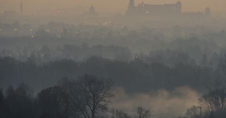 Więcej prądu, gdy jest czyste powietrze? Smog przeszkadza w oszczędnościach