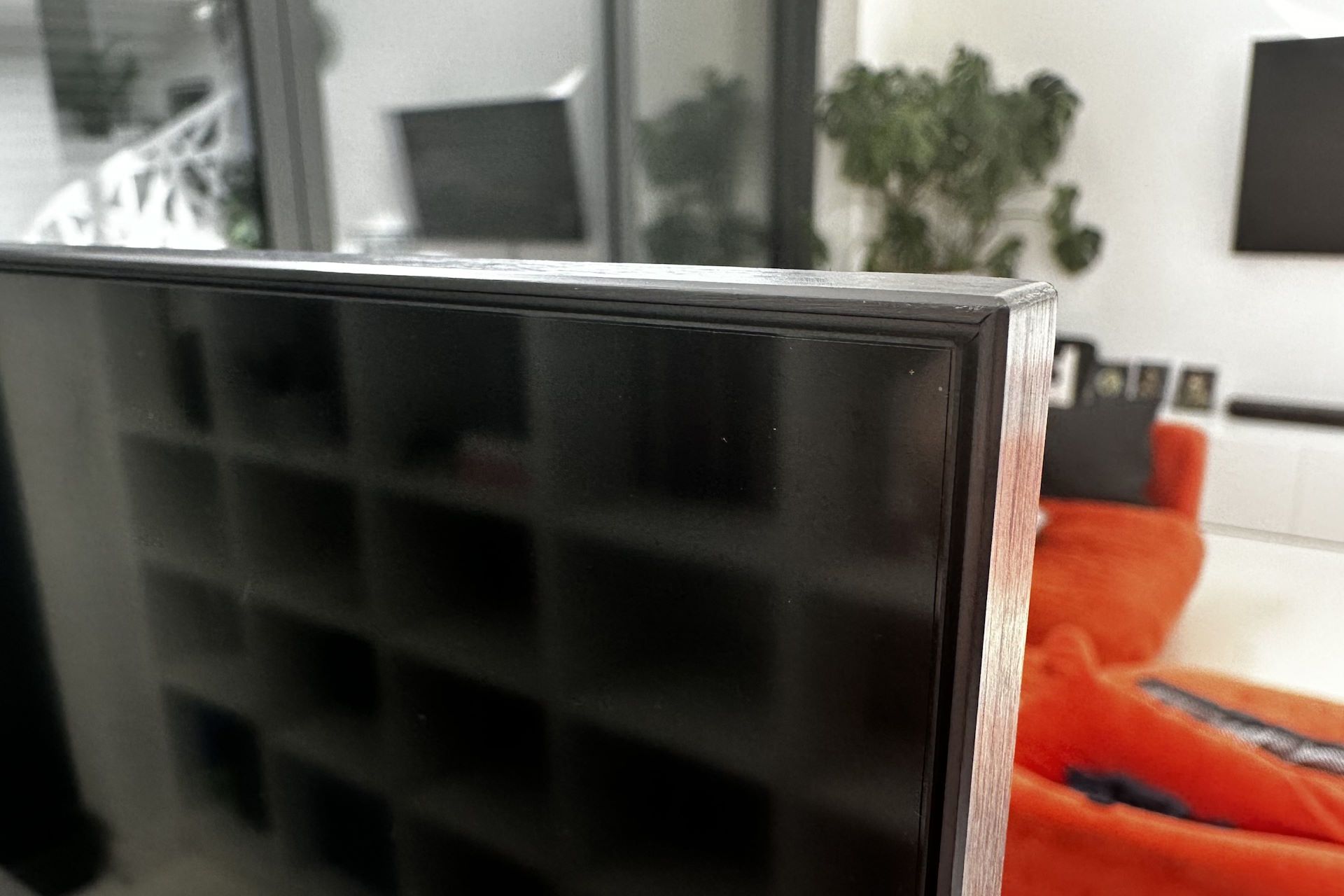 TCL 55C805 - ramka z przodu