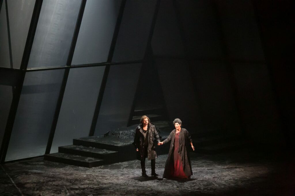 Liliya Kihajowa (Elektra) i Atanas Mladenov © Sofijska Narodowa Opera i Balet (Bułgaria).  Fot. Orfeo
