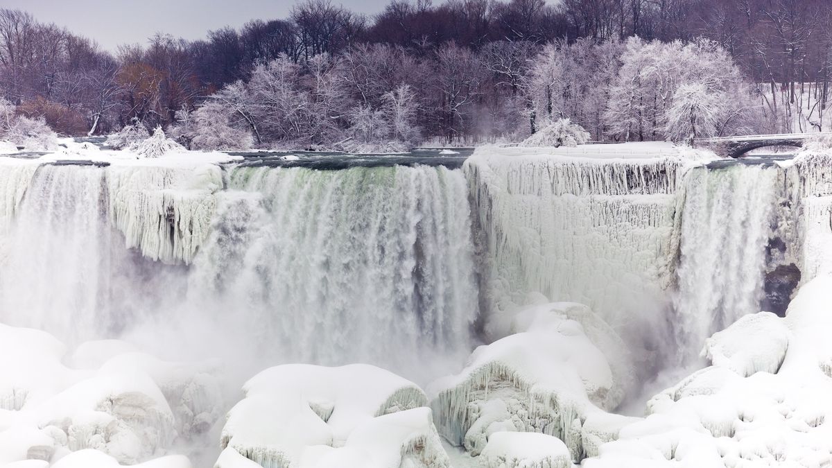 Wodospad Niagara częściowo zamarza (zdjęcie ilustracyjne)