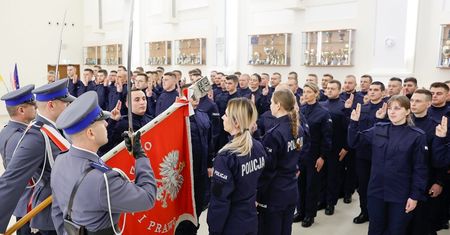 Pierwsze w tym roku ślubowanie nowych policjantów. W szeregi lubelskiego garnizonu wstąpiło 85 funkcjonariuszy