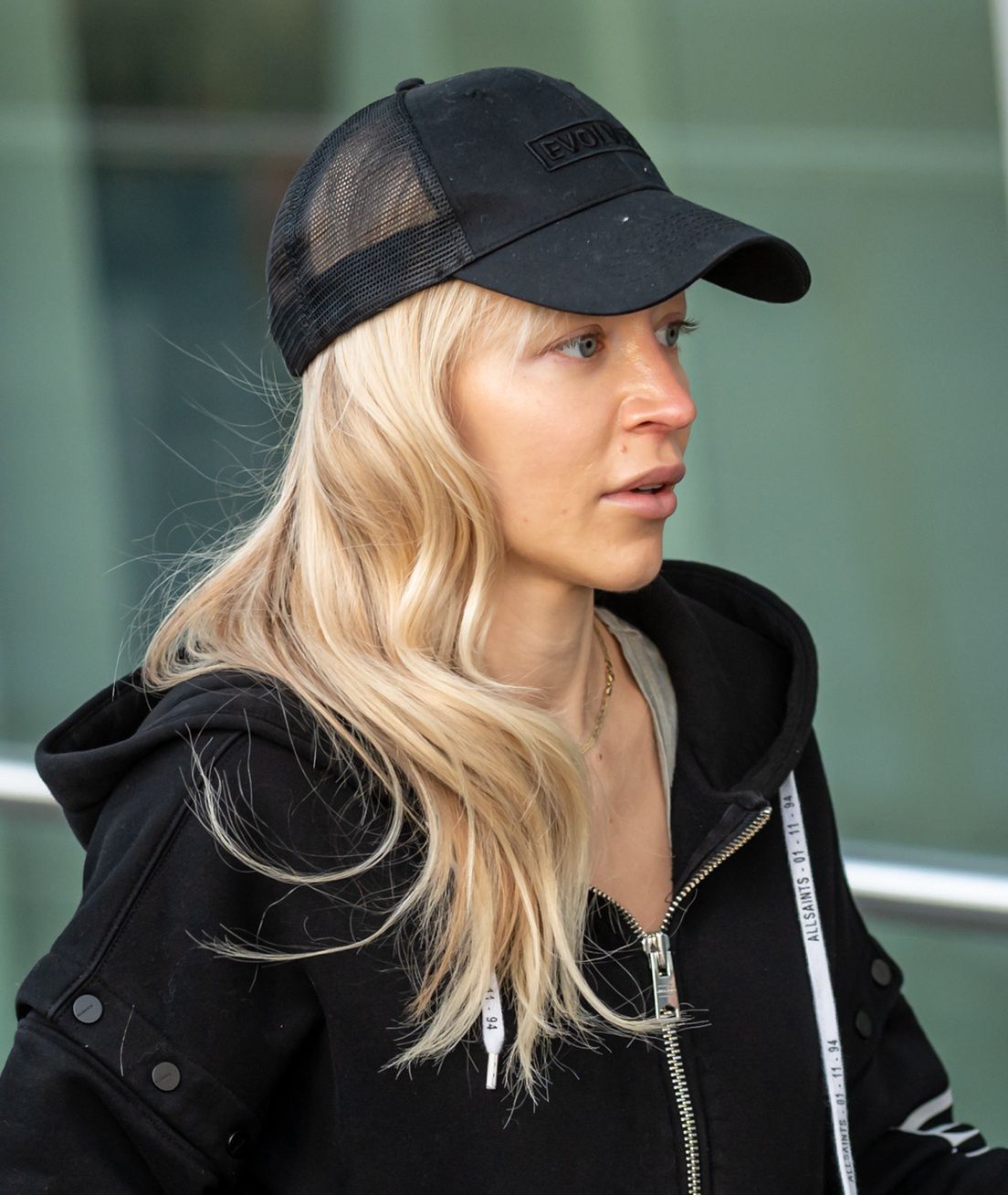 Aggie wylatuje na nagrania "Finding Prince Charming"