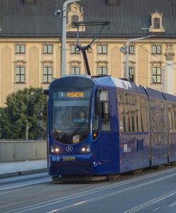 Wrocław. Wykolejenie tramwaju i wypadek w centrum. Komunikacyjny chaos o poranku