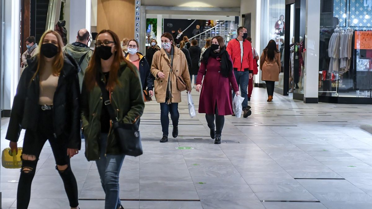 Od dzisiaj w życie wchodzą nowe ograniczenia w związku z pandemią koronawirusa 