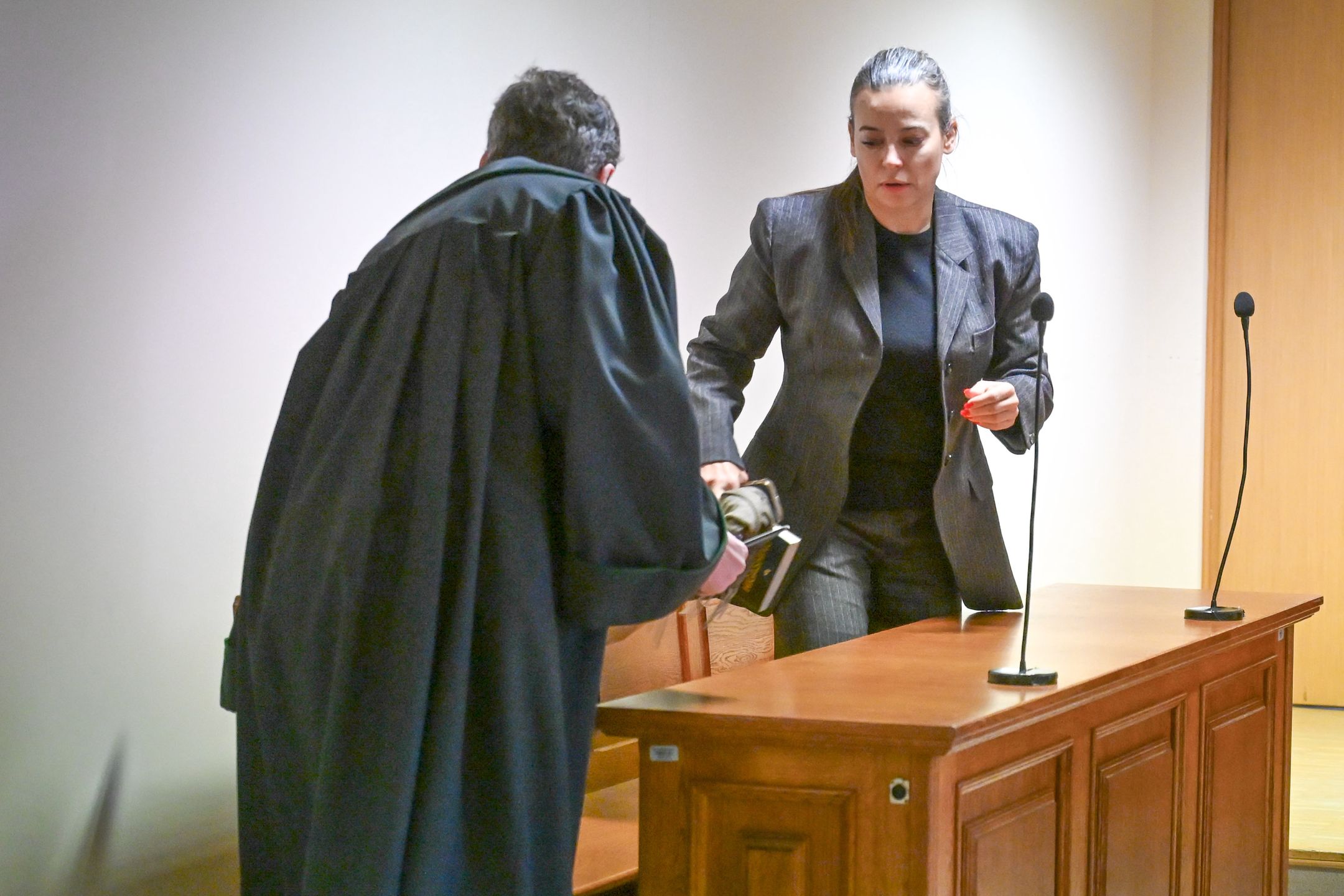 Anna Mucha wygrała w sądzie z Pauliną Smaszcz