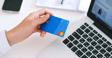 Uwaga na sklep podszywający się pod Media Expert. Oszuści próbują wykraść dane karty płatniczej