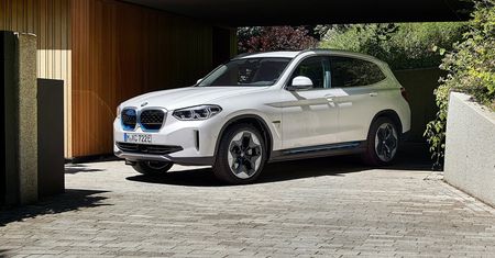 Elektryczne BMW iX3 już w salonach. Polskie ceny modelu