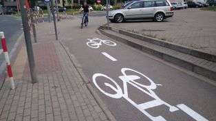 Białystok: Rowerzyści "łatają" dziury w sieci ścieżek. Korzystają z Budżetu Obywatelskiego