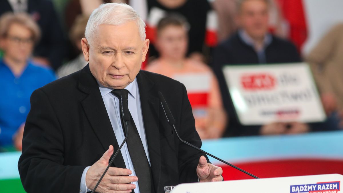 Jarosław Kaczyński podczas spotkania wyborczego w Śniadowie