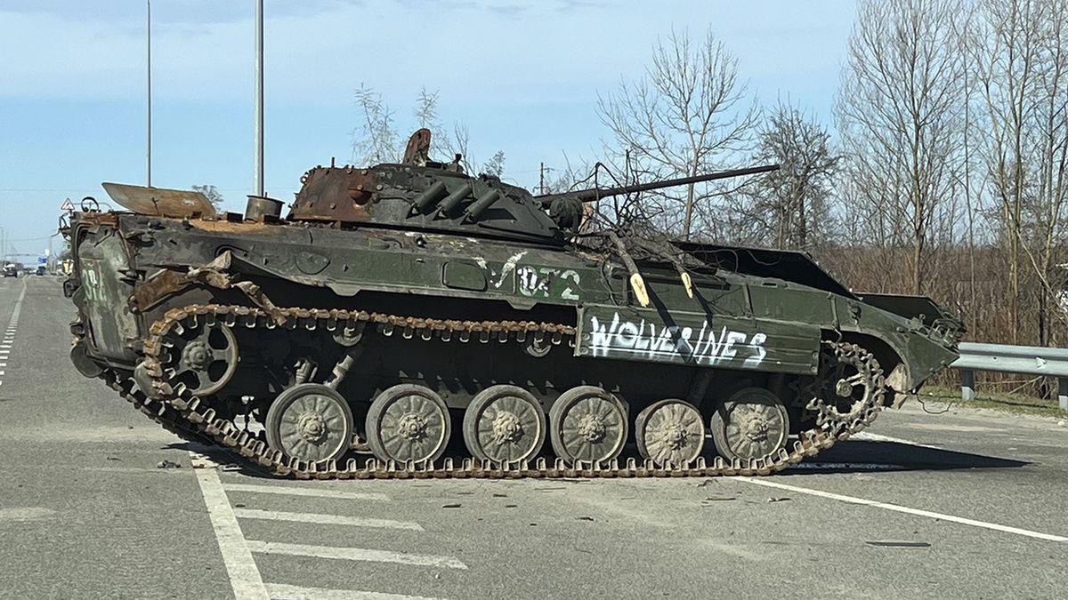 Ukraińcy oznaczają rosyjskie czołgi nietypowymi napisami