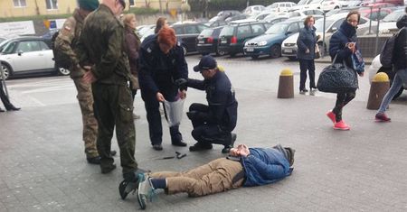 Lublin. Mężczyzna z bronią groził przechodniom