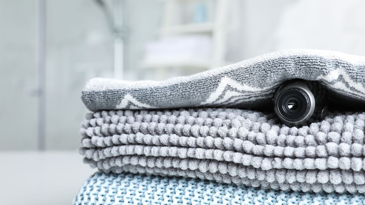 Jak nie dać się ukrytym kamerom w hotelach?