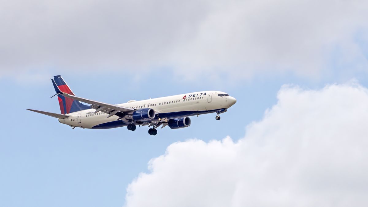 A Delta Airlines plane approaches Phoenix Sky Harbor International Airport for landing in Phoenix, Arizona. (Photo by Ronen Tivony/NurPhoto via Getty Images)