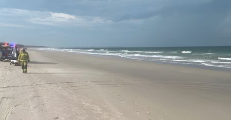 Tragedia na plaży. Zakopany żywcem Australijczyk w stanie krytycznym