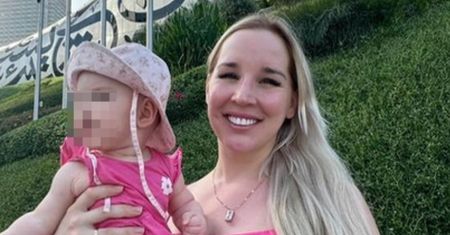Lil Masti pozuje z córką w Dubaju. Czujni internauci dopytują: "Co SIĘ STAŁO z ręką?" (FOTO)
