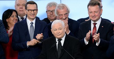 PiS spłaca długi. "Wychodzimy na prostą"