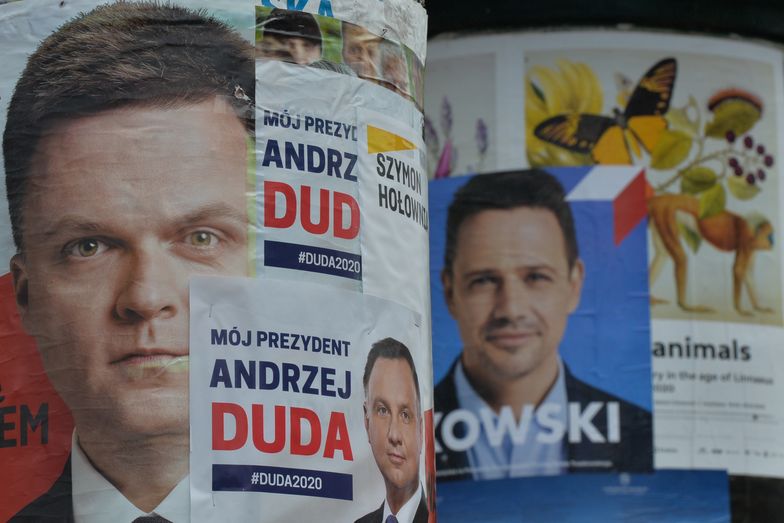 Wybory 2020. Andrzej Duda był najmocniej promowany w telewizji. Natomiast w internecie - Szymon Hołownia.
