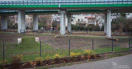 Warszawa. Na Pradze-Południe powstał niezwykły park dla psów [ZDJĘCIA]