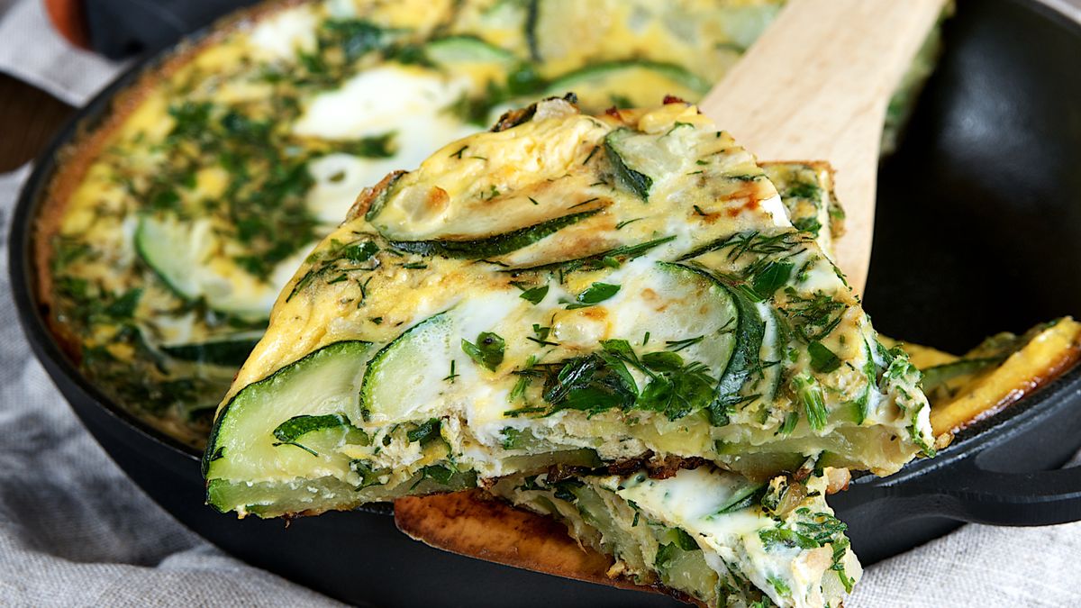 Omlet z cukinii i serka wiejskiego