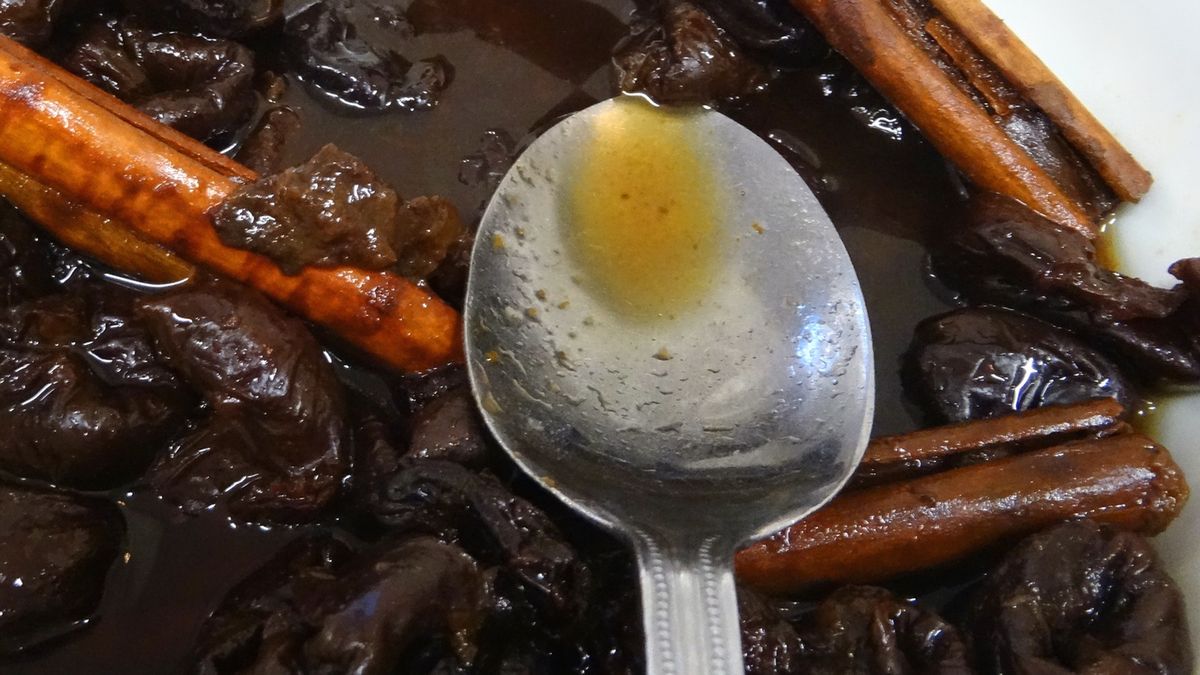 Ten prosty napój z dwóch składników skutecznie zapobiega zaparciom