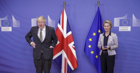 Wszyscy szykują się na katastrofę. Boris Johnson: "To wspaniałe rozwiązanie"