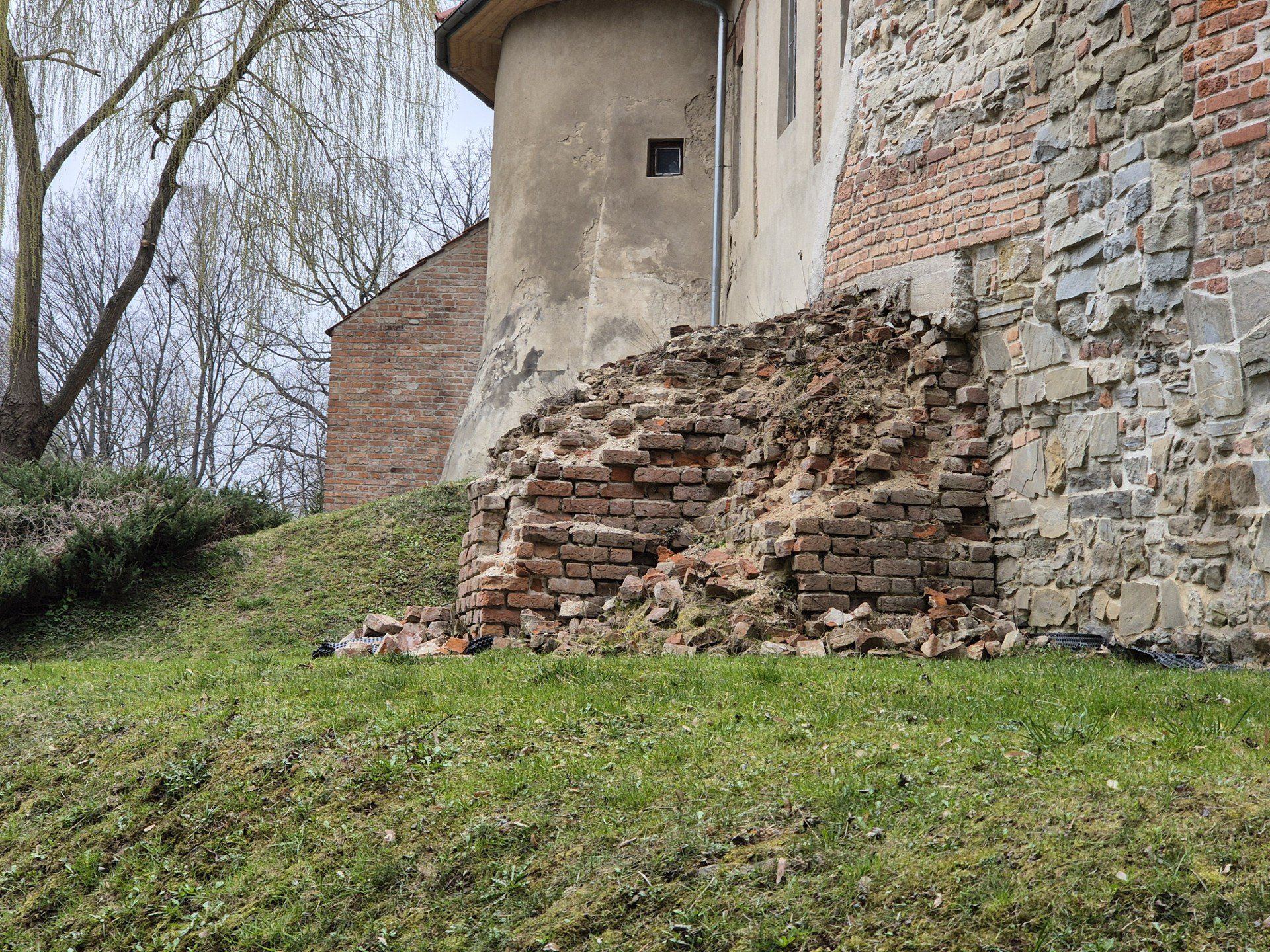Remont murów obronnych w Bieczu