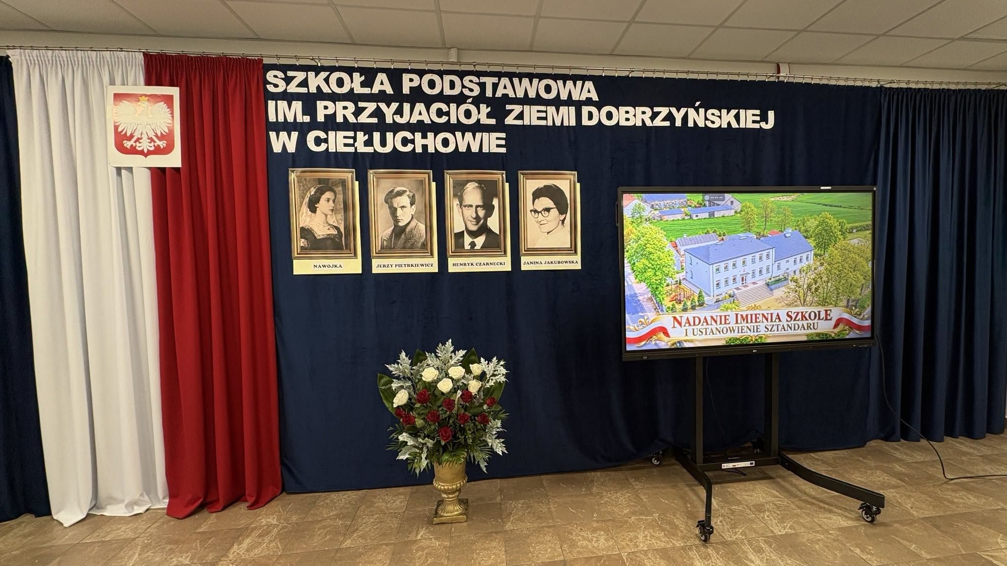 Patronami szkoły zostali Nawojka, Janina Jakubowska, Henryk Czarnecki i Jerzy Pietrkiewicz