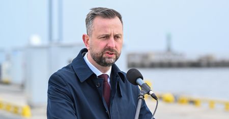 Szef MON mocno ws. SAFE. "Opozycja nie może być przeciwko bezpieczeństwu ojczyzny"
