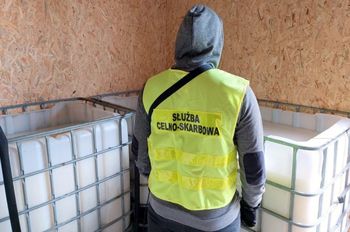 Gospodarstwo zamienione w bimbrownię. 300 litrów alkoholu w rękach KAS