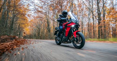 Mocniejsza i lżejsza Yamaha Tracer 9. Nowa generacja to duża zmiana