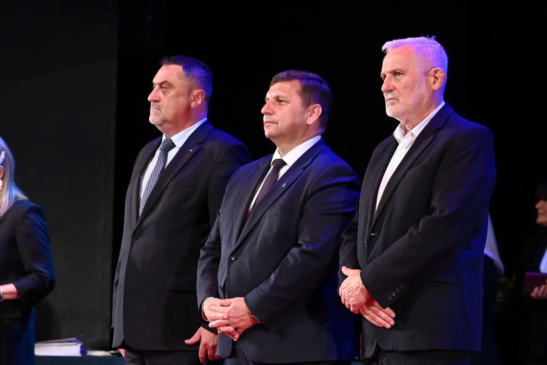 Wojewódzkie obchody Święta Edukacji Narodowej w Kielcach. Nagrody wręczali od lewej: świętokrzyski kurator oświaty Piotr Łojek, wicewojewoda świętokrzyski Michał Skotnicki oraz poseł Lucjan Pietrzczyk.