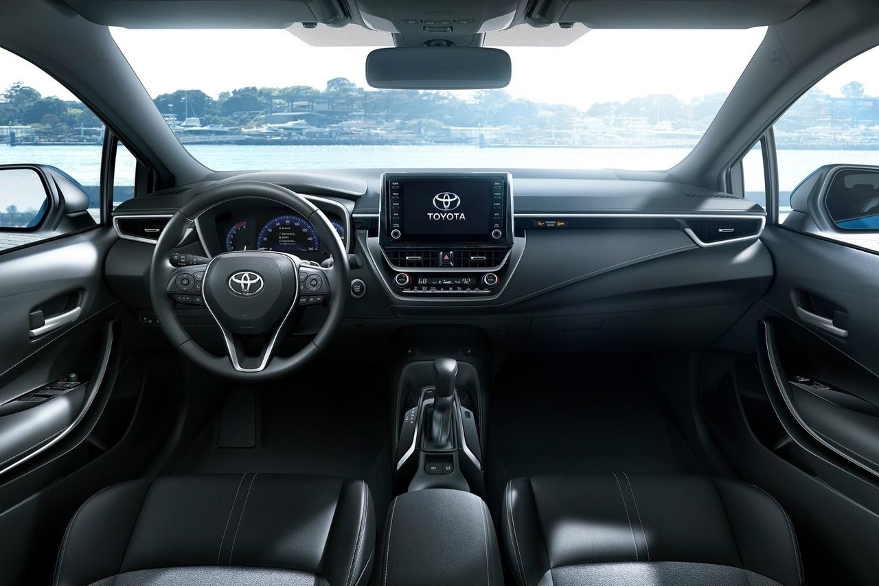 Toyota Auris odsłania wnętrze. Rewolucji nie ma, ale jest dobrze