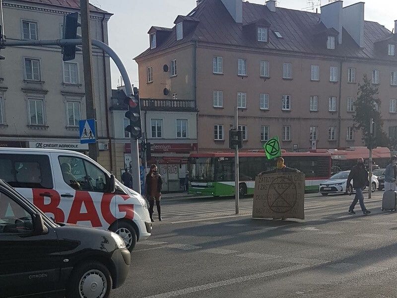 "Samotna blokada" na al. Tysiąclecia