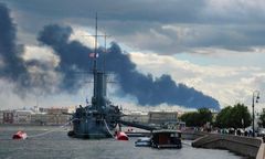 Kłęby dymu nad Petersburgiem. Na miejscu mobilne laboratorium
