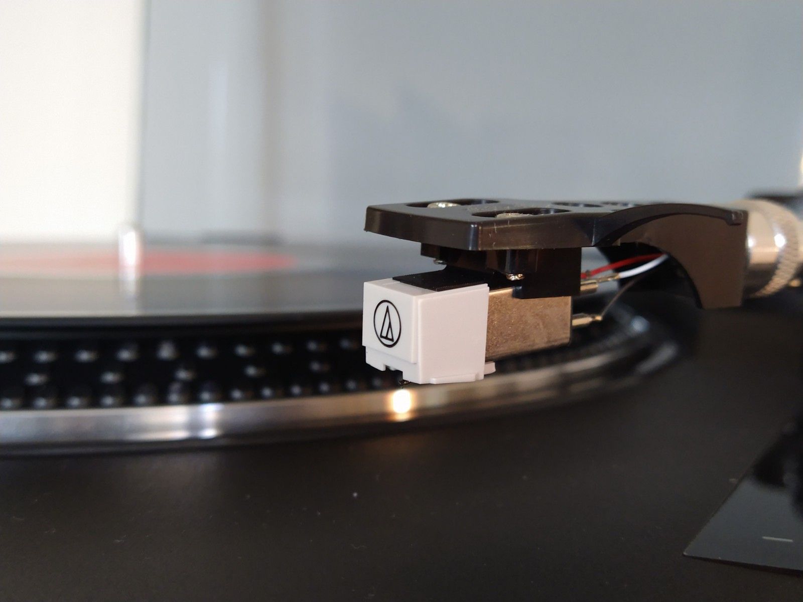 Jak wybrać odpowiedni gramofon? Na te funkcje warto zwrócić uwagę 5