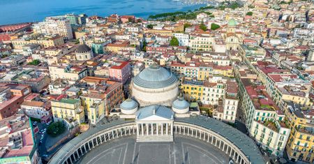 To miasto się kocha albo nienawidzi. Tanie loty i klimat, którego nie zapomnisz