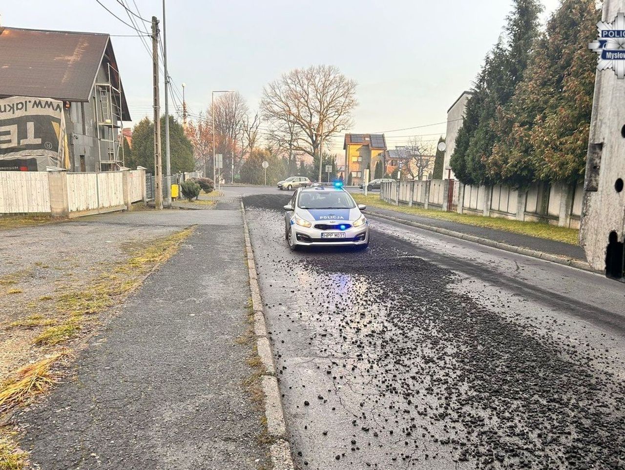 Mysłowice: Kierowca ciężarówki zasypał ulice węglem