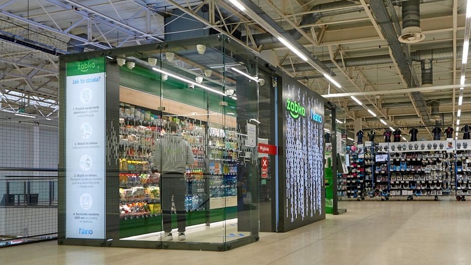 Jeden ze sklepów spod szyldu Żabka Nano, działający na terenie Decathlonu 