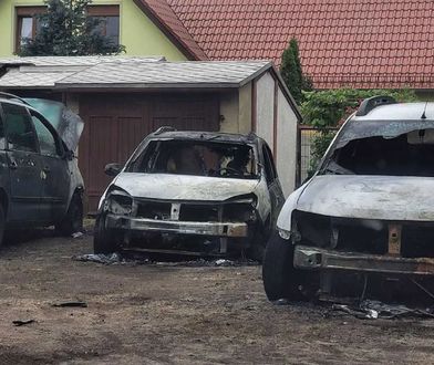 Szalony piroman spalił kilka samochodów sąsiadowi w Żaganiu. Policja zatrzymała jedną osobę