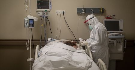 Nowe objawy COVID-19. 5-letnie dziecko zmarło z powodu rzadkich powikłań