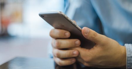 Donald Trump uderza w Apple - chce by organy ścigania miały dostęp do iPhone'ów