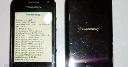 Nowy BlackBerry Curve Touch 9380 Orlando pozuje do zdjęć