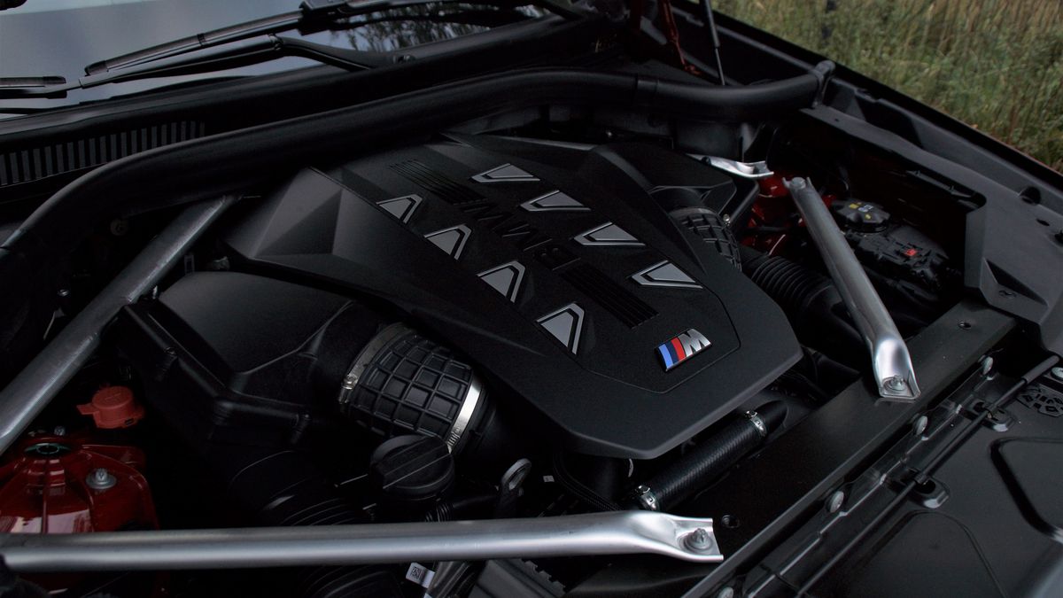 BMW X5 M60i