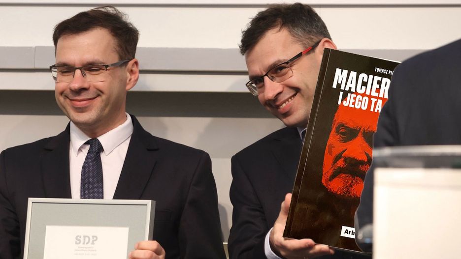 Michał i Jacek Karnowscy mają przeprosić Tomasza Piątka