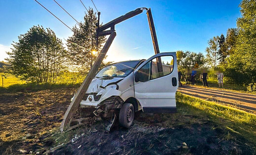 Uderzył w słup, wywołał pożar i uciekł. Policja namierzyła kierowcę z Gębiczyna