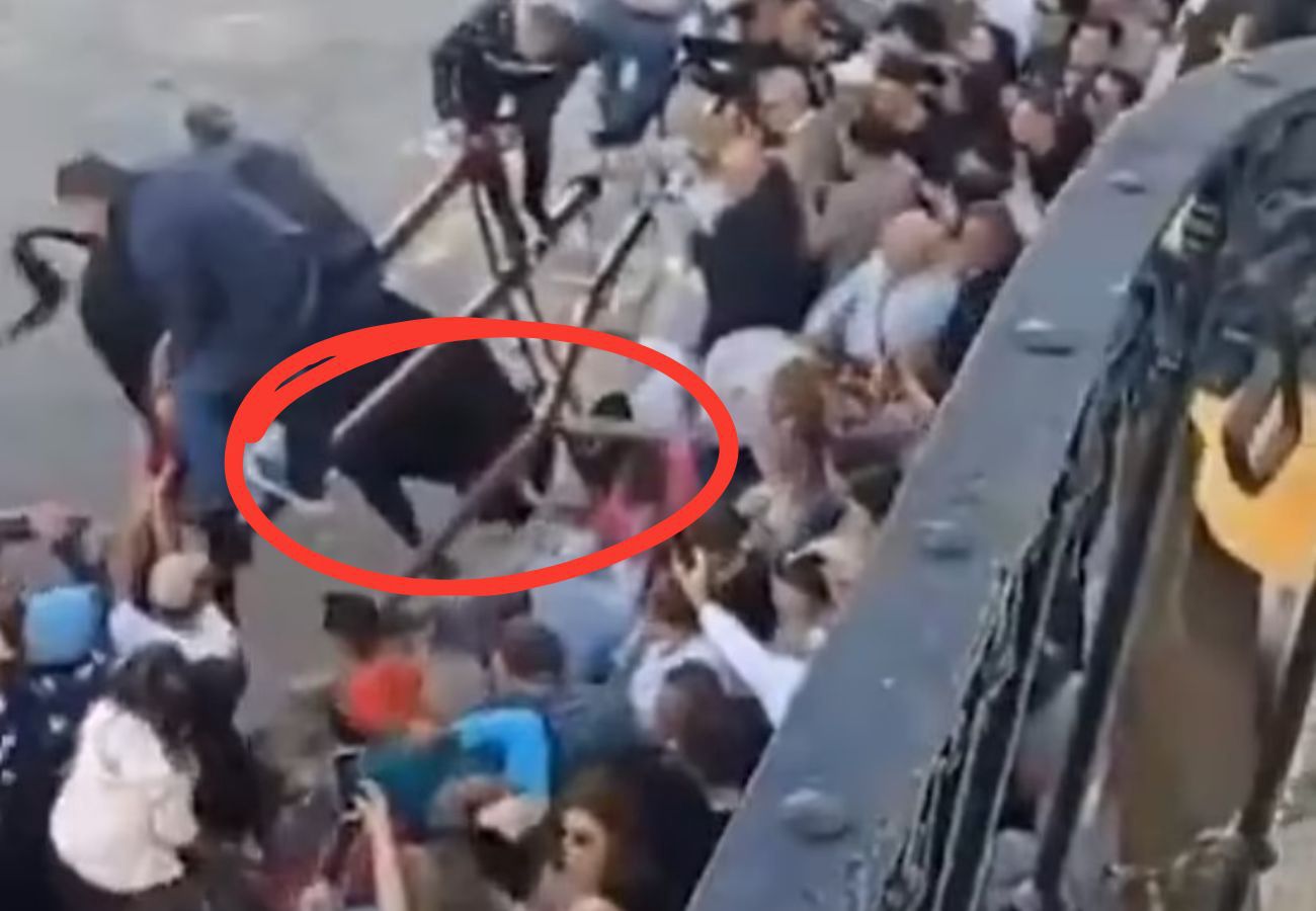 Sceny z festiwalu. Byk wpadł w tłum gapiów