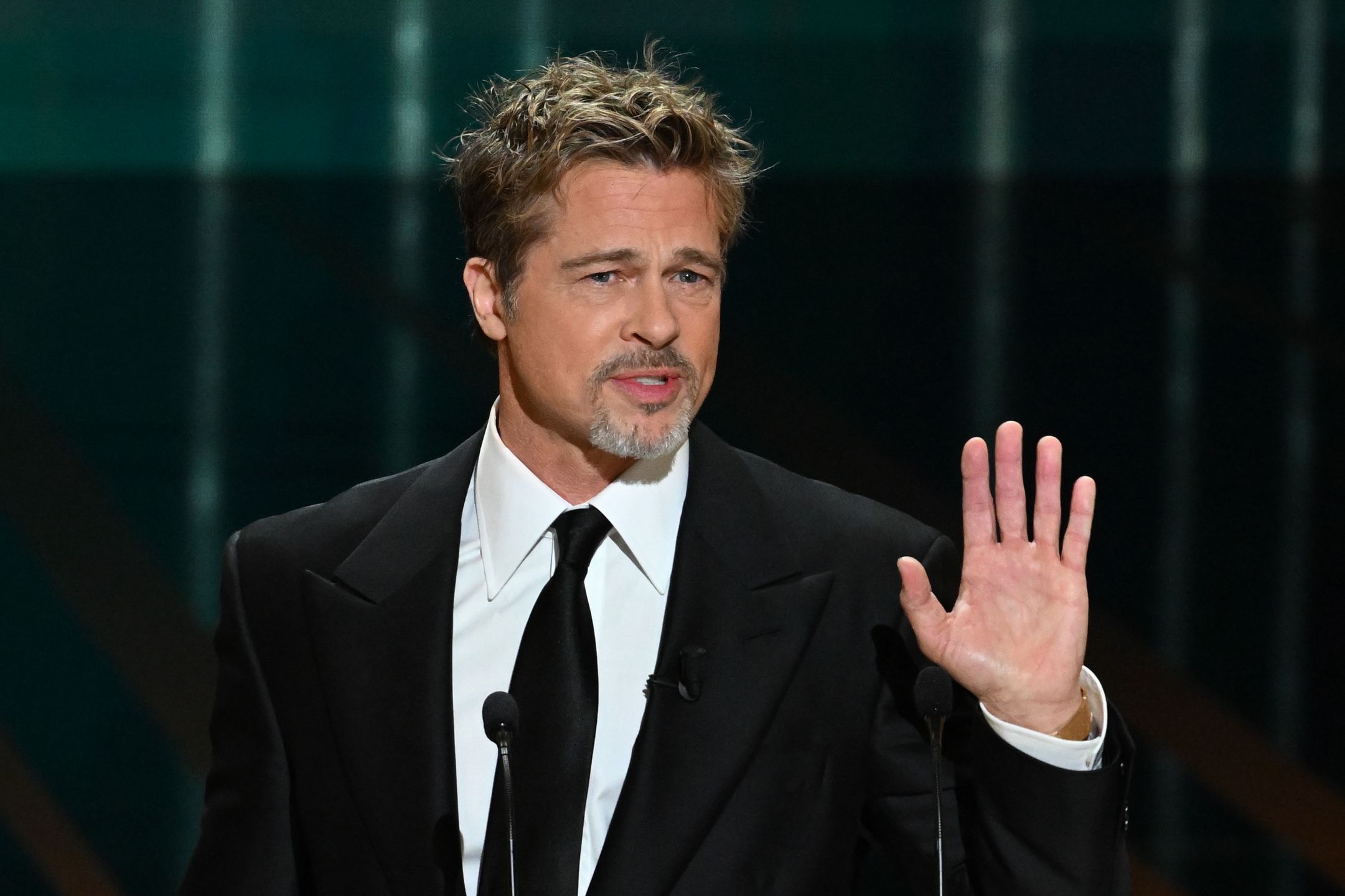 Brad Pitt idzie na z wojnę Angelinie Jolie i rosyjskim miliarderem