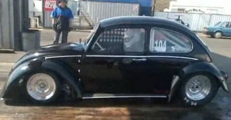 Czy elektryczny VW Beetle pokona Teslę Roadster?