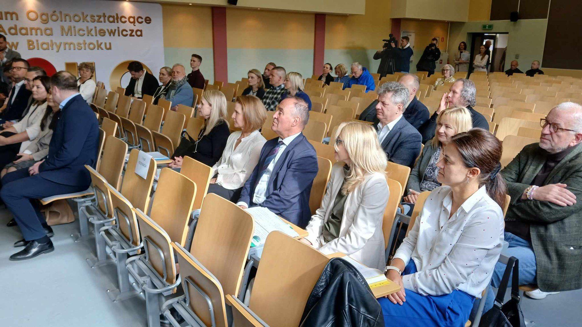 Spotkanie mieszkańców z prezydentem, urzędnikami i radnymi w I LO