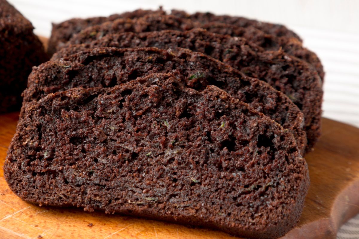 Pyszne i pulchne czekoladowe ciasto uzyskasz dzięki jednemu składnikowi